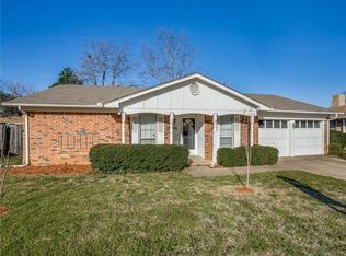 906 Kristin Ln, Arlington, TX 76012