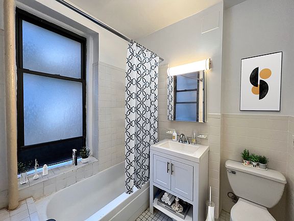 4th image of 105 E 15th St APT 47