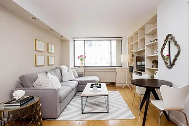 Rented by R New York