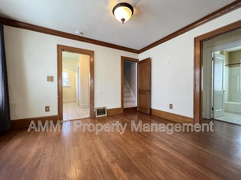 421 19th St NE — Photo 23