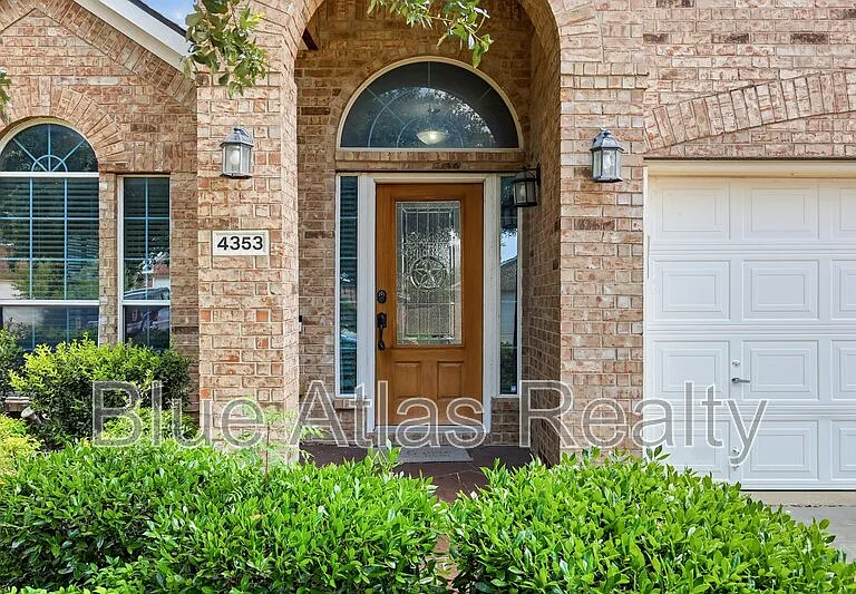 4353 Mountain Crest Dr — Photo 3