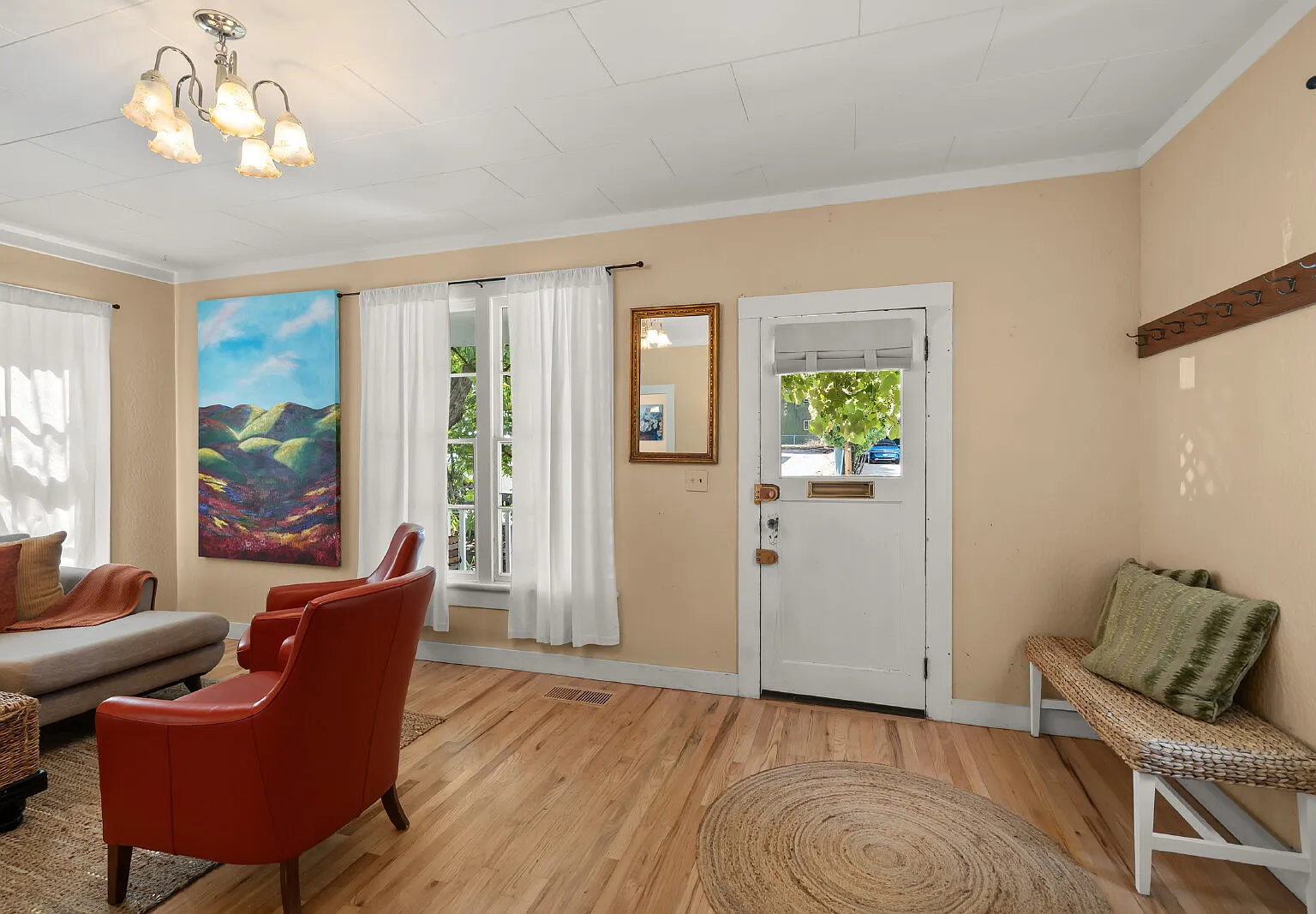 For Rent Charming Historic Home in Ashland, OR — Photo 4
