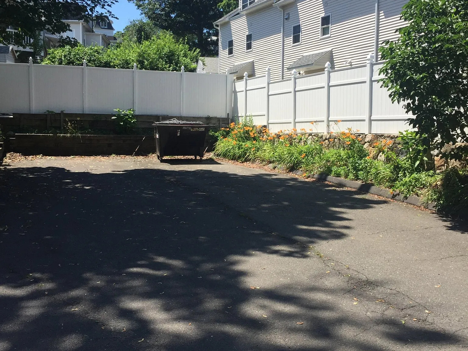 2 bed, 750 sqft, $2,300 — Photo 3