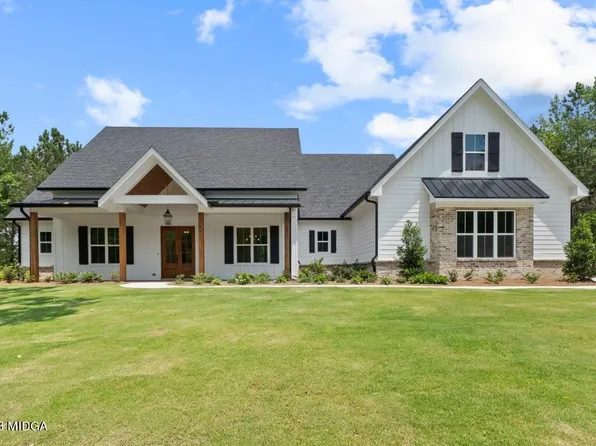 102 Fox Ct, Forsyth, GA 31029