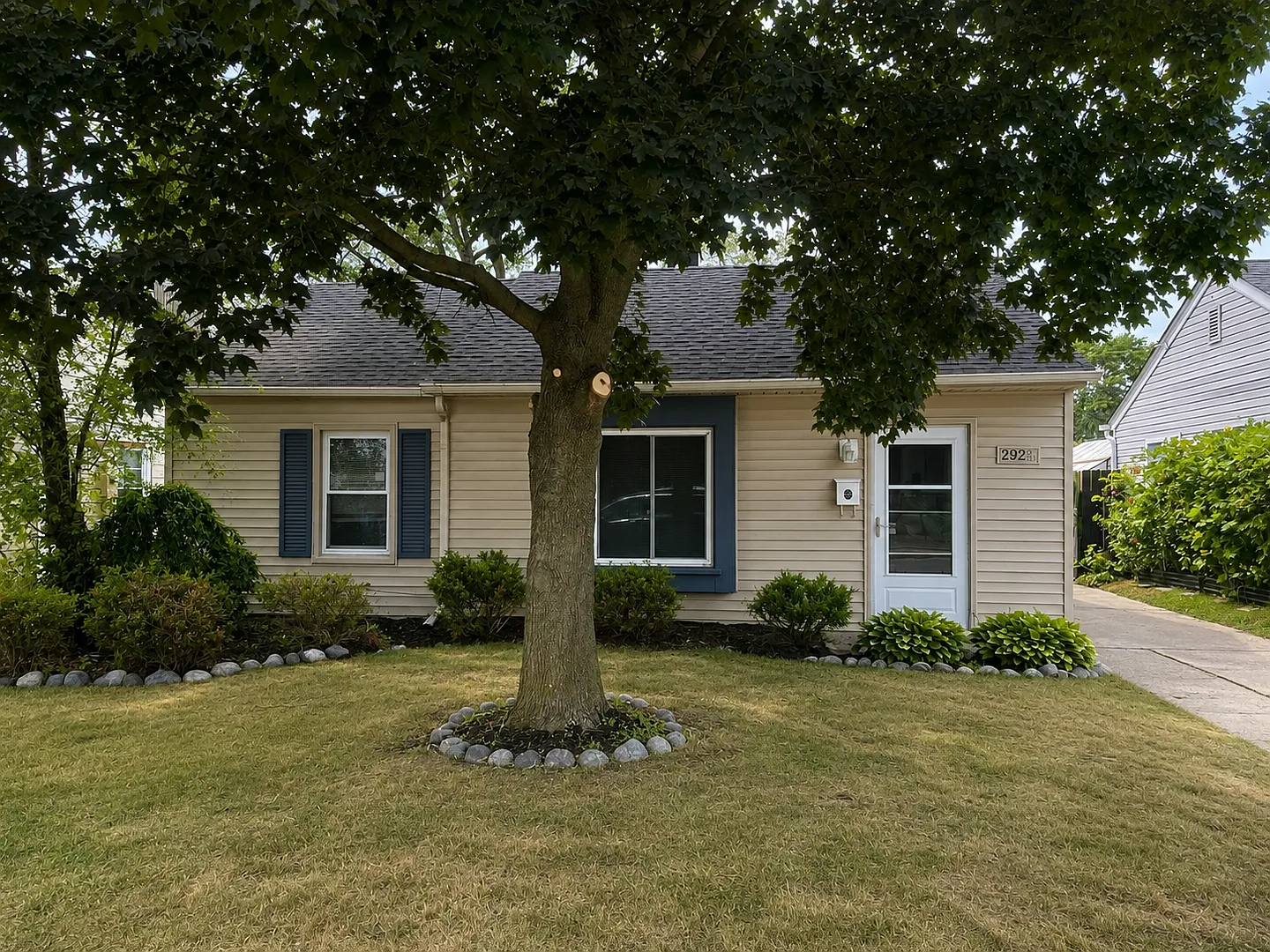 Charming 2 Bedroom In Ferndale — Photo 1