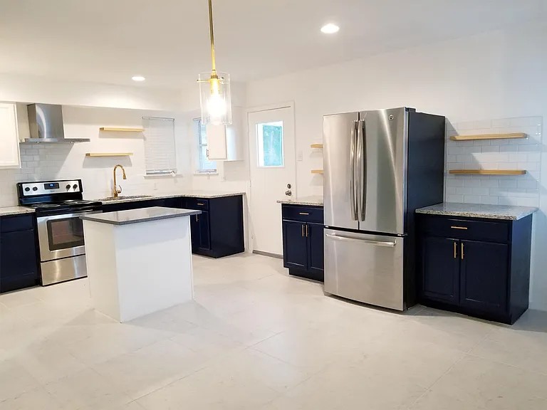 510 Gilbert Rd — Photo 6