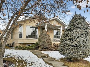 12 S Sierra Morena Way SW, Calgary, AB T3H 3E4