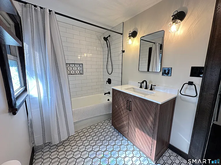 21 Elgin Ave — Photo 28