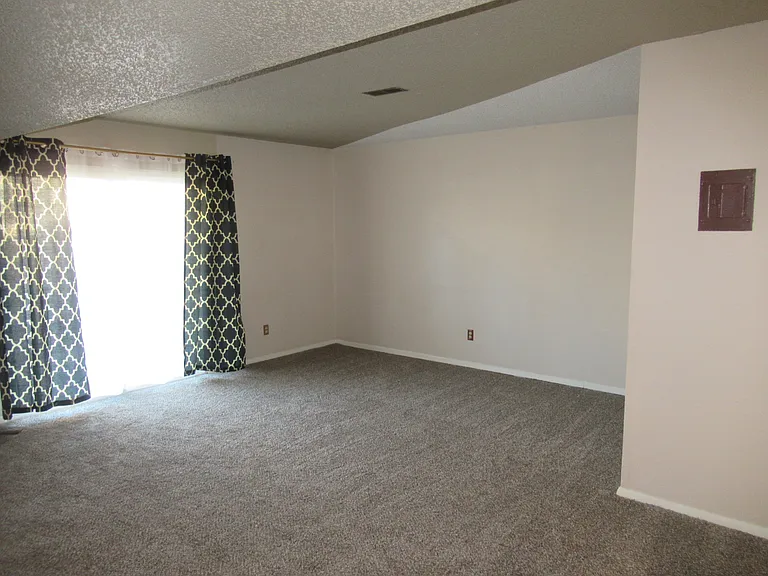 980 Holli Springs Ln #B — Photo 2