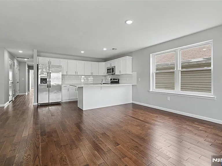 168 Johnson Ave — Photo 10