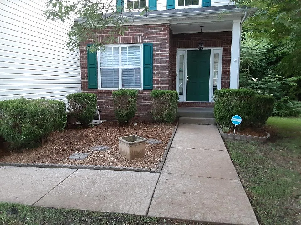 3 bed, 2.5 bath, 2067 sqft, $1,750 — Photo 4