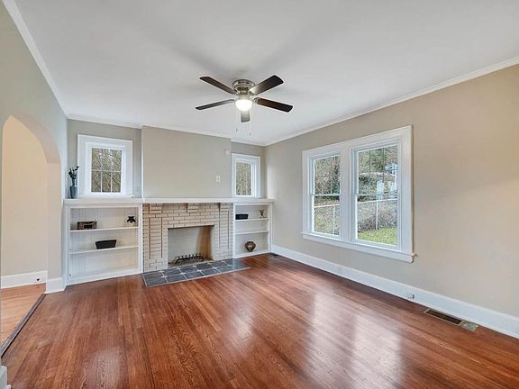 5th image of 200 Dellwood Pl