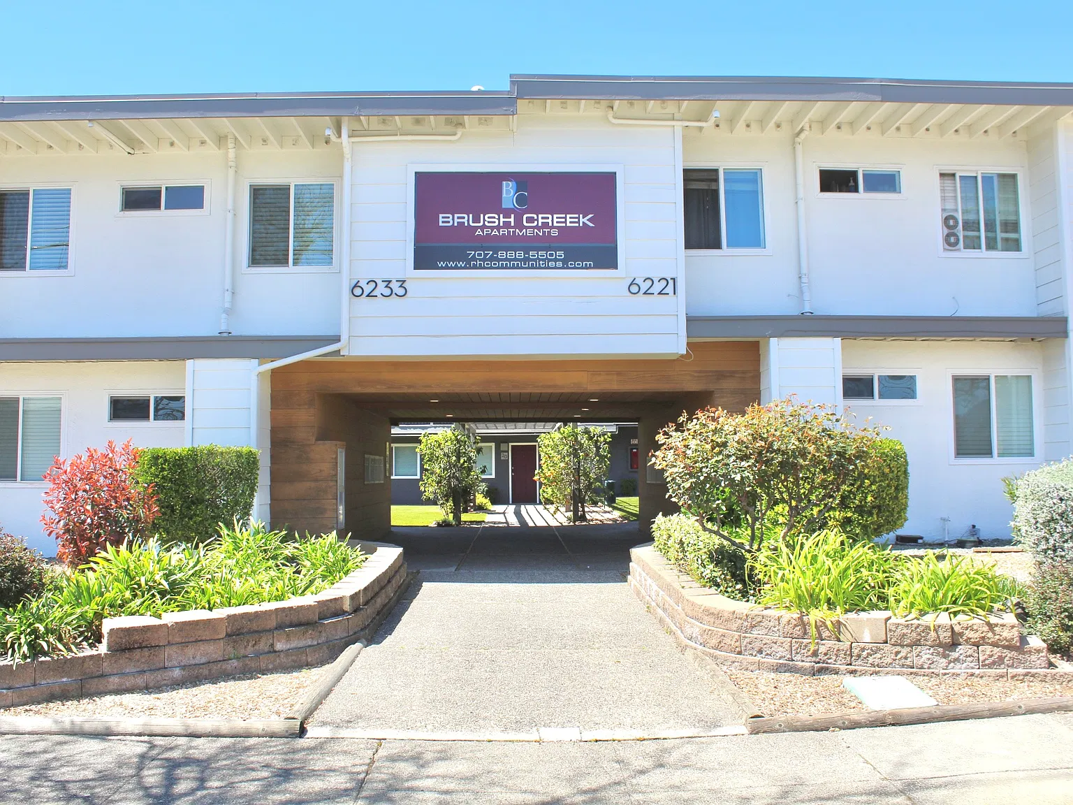 Brush Creek Apartments — Photo 1