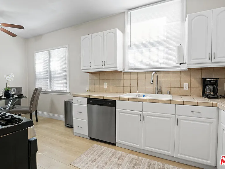 442 N Orange Grove Ave — Photo 15