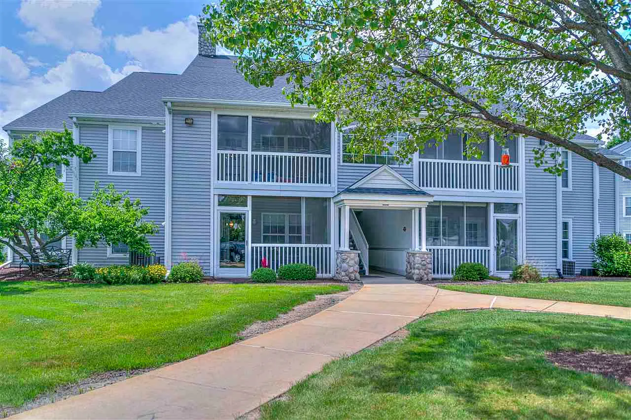 832 W Barrington Cir photo 1