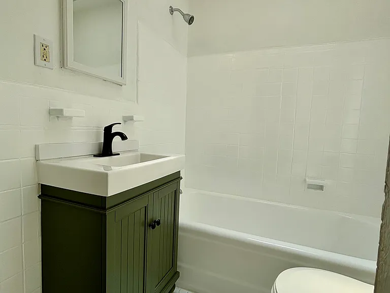1760 E St NE — Photo 18