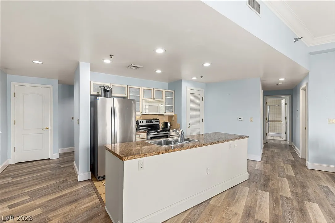 2 bed, 2.0 bath, 1110 sqft, $2,300 — Photo 3