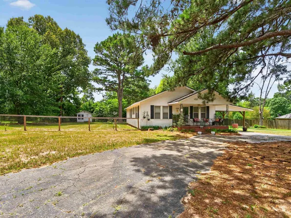 298 Saint Clair Dr, Longview, TX 75605