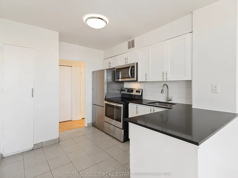396 Queens Ave #502 — Photo 15