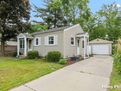 3064 Brookfield Ave NE, Grand Rapids, MI, 49505