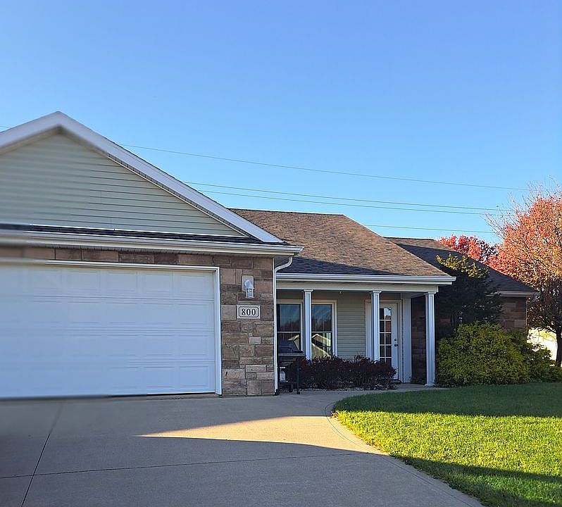 View facing Pristine Ave 