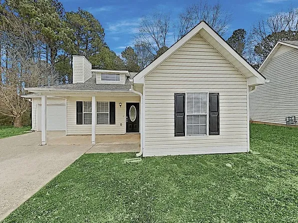 1323 N Hampton Dr, Hampton, GA 30228