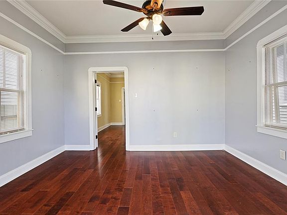 4th image of 820 Derbigny St