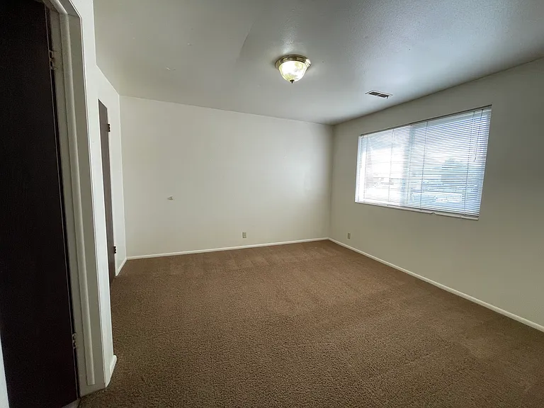 624 N Main St — Photo 10