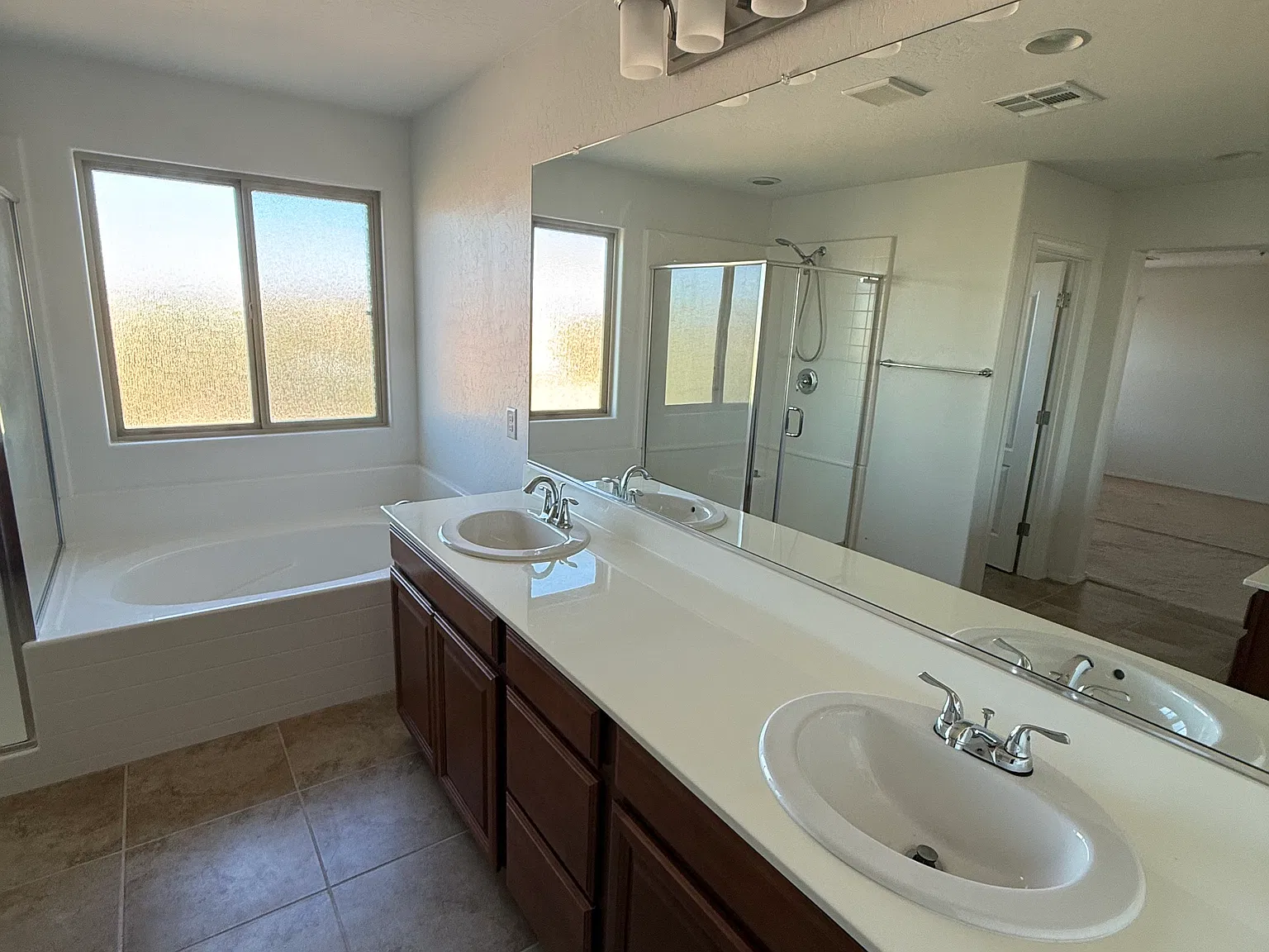 3 bed, 2173 sqft, $1,100 — Photo 4