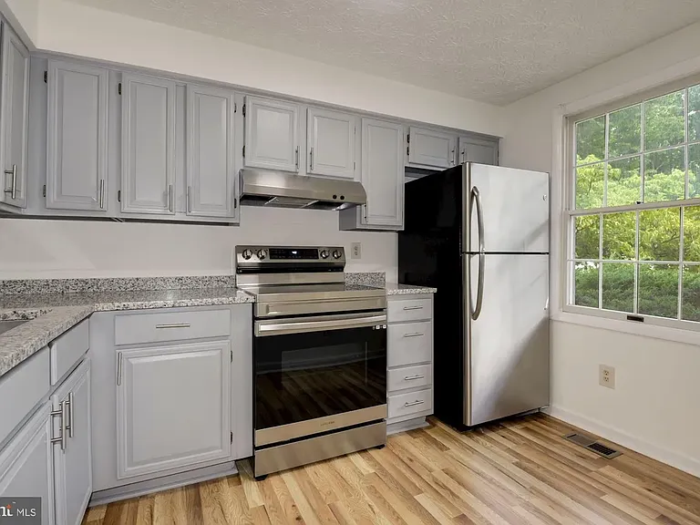 2853 Middleboro Dr — Photo 2