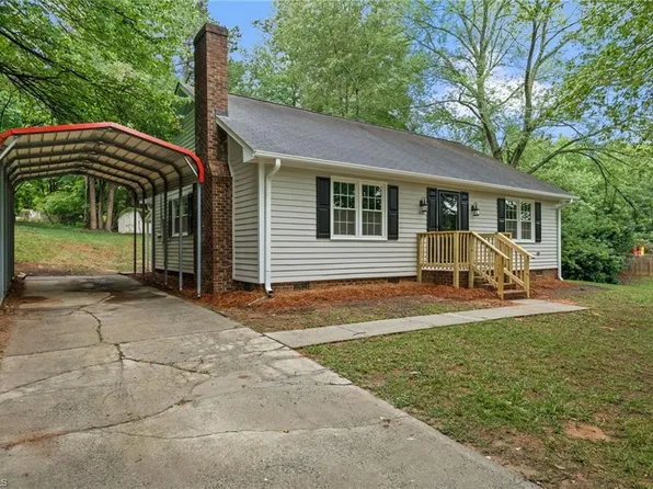 1500 Pebblebrook Rd, Winston Salem, NC 27105