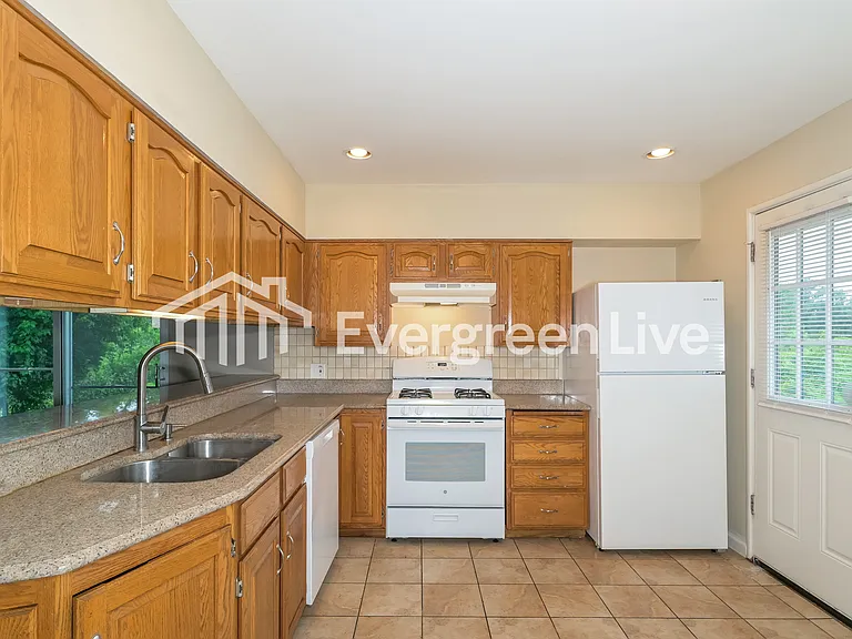 3435 Brookshire Dr — Photo 12