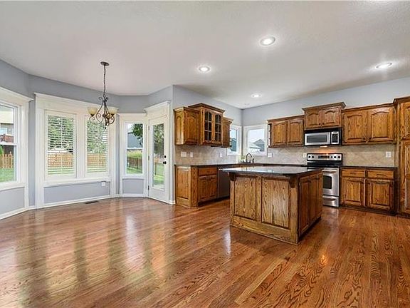 5th image of 4510 NE 104th St