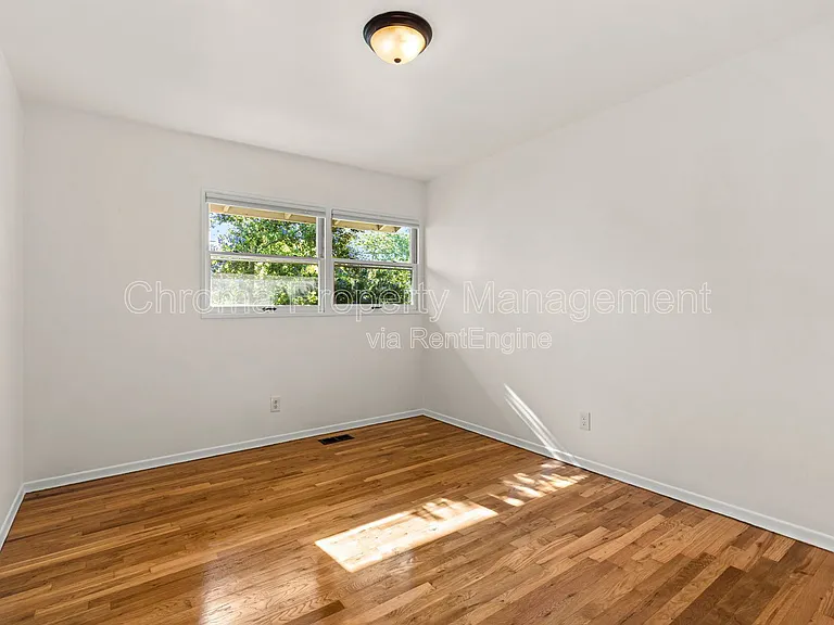 7676 N Mississippi Ave — Photo 11