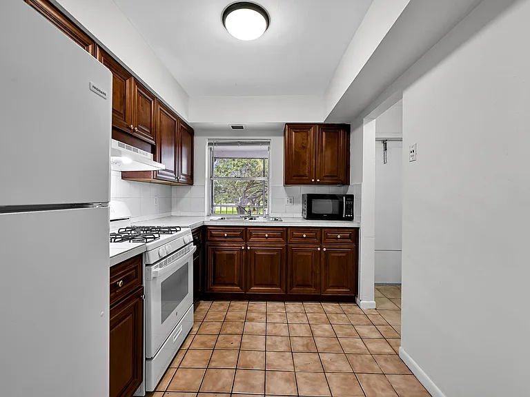 199 SW 15th St #3 — Photo 7