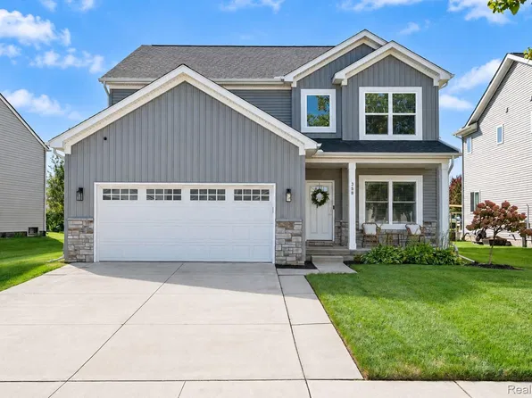 358 Otter Run Rd, Holly, MI 48442