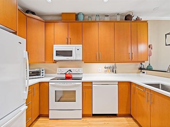 3rd image of 2210 Sooke Rd #13