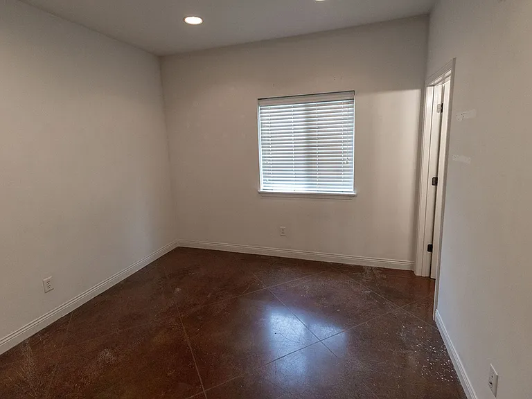 1413 Paris Rd — Photo 11
