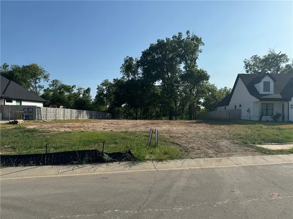 10233 Creekside Ln, Waco, TX 76712