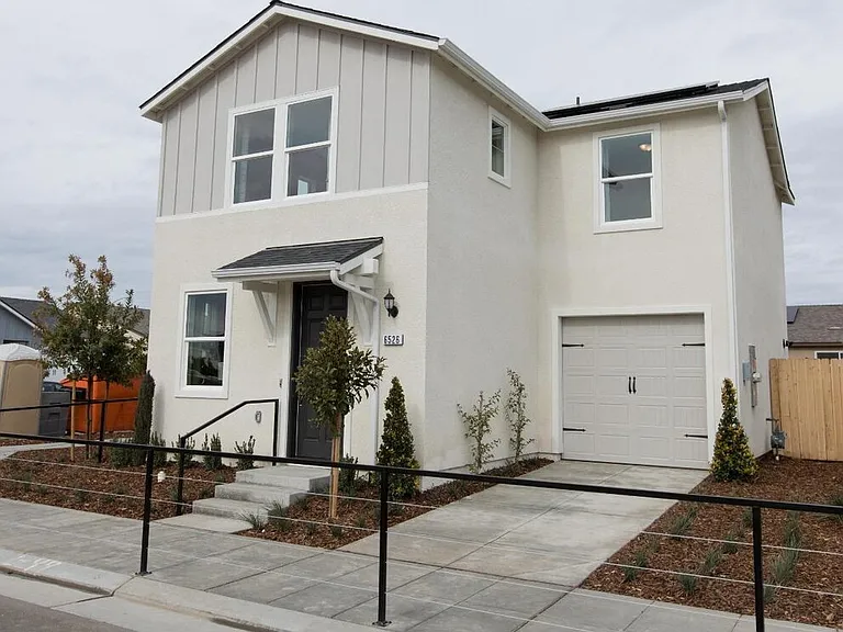 2279 N Hartford Dr — Photo 1