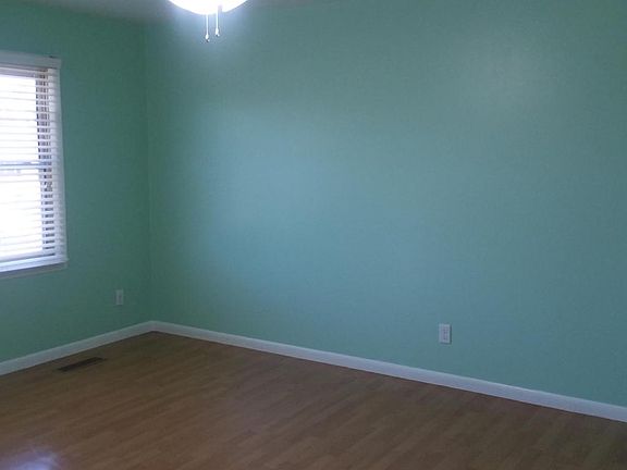 3rd image of 710 W Leawood Dr