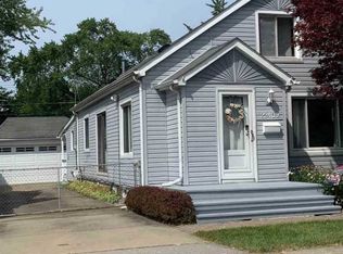 22409 Hanson Ct, Saint Clair Shores, MI 48080