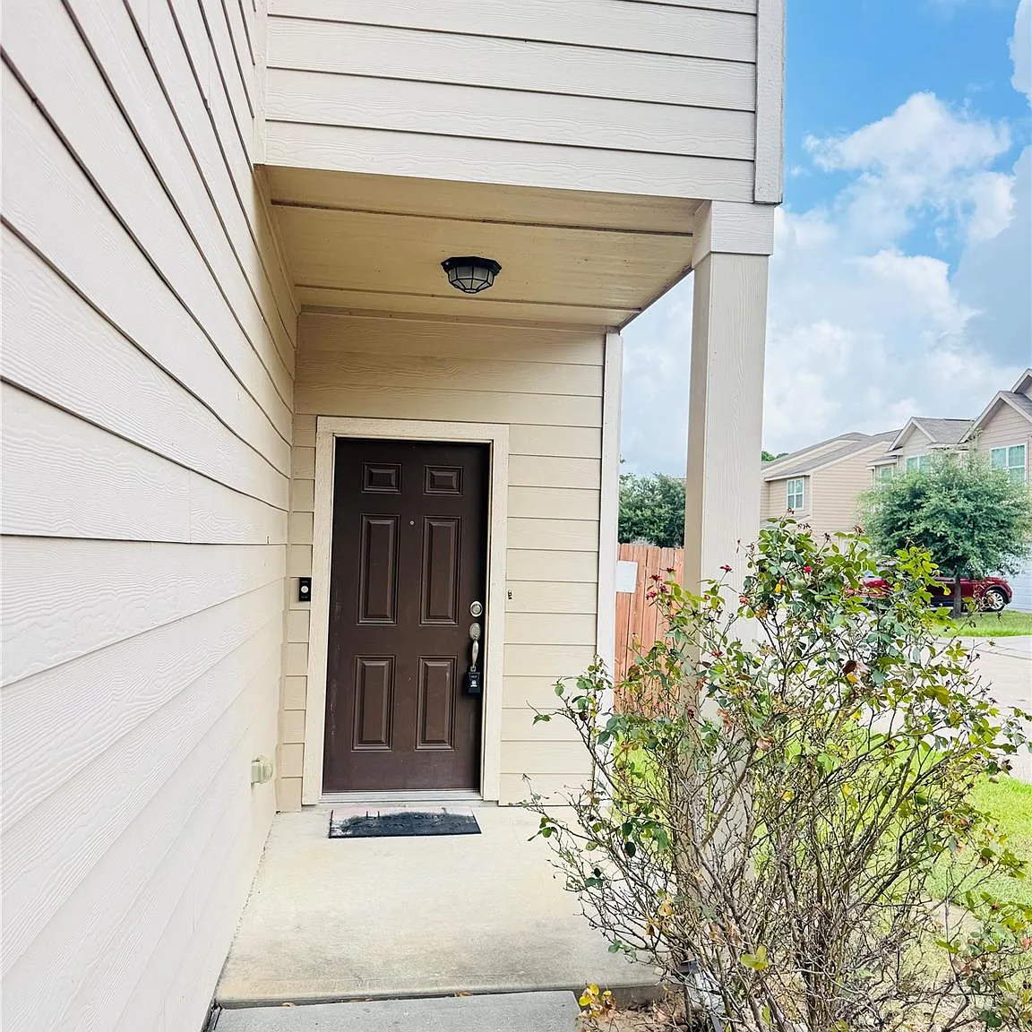 4 bed, 2.5 bath, 1859 sqft, $2,390 — Photo 3
