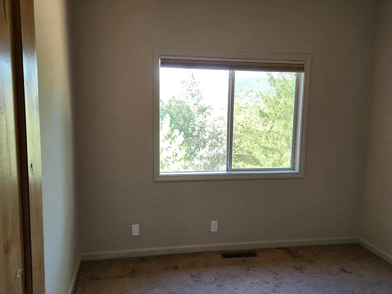 Capitol Dr — Photo 24