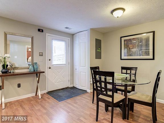 3rd image of 32 Whitechurch Ct