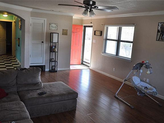 5th image of 432 Christie Ave