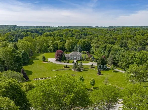 938 Governors Rd, Hamilton, ON L9H 5E3
