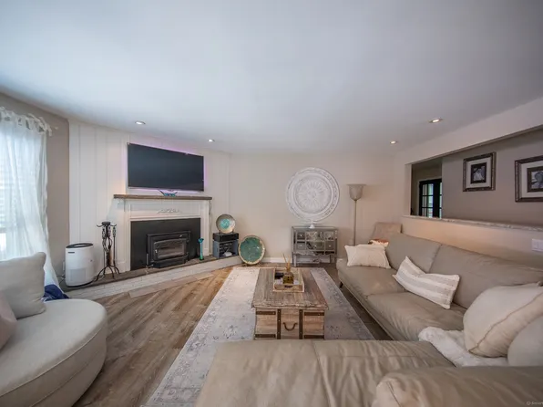 12 Josan Drive, Waterford, CT 06385
