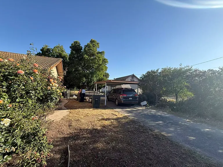 933 E Lincoln Ave — Photo 16