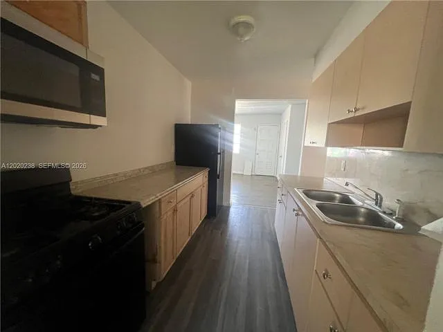 740 NW 31st St — Photo 2